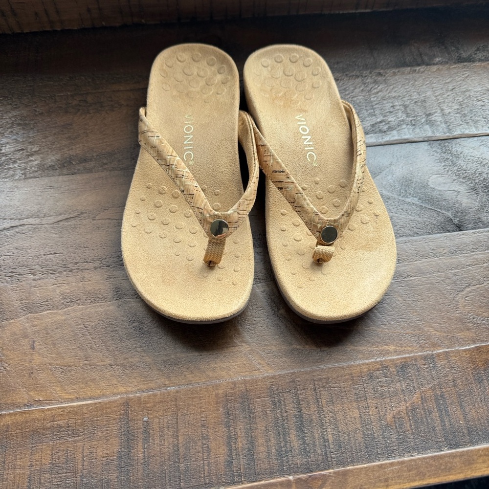 Vionic Women's Beige Sandals with Cork-like Trim in W8